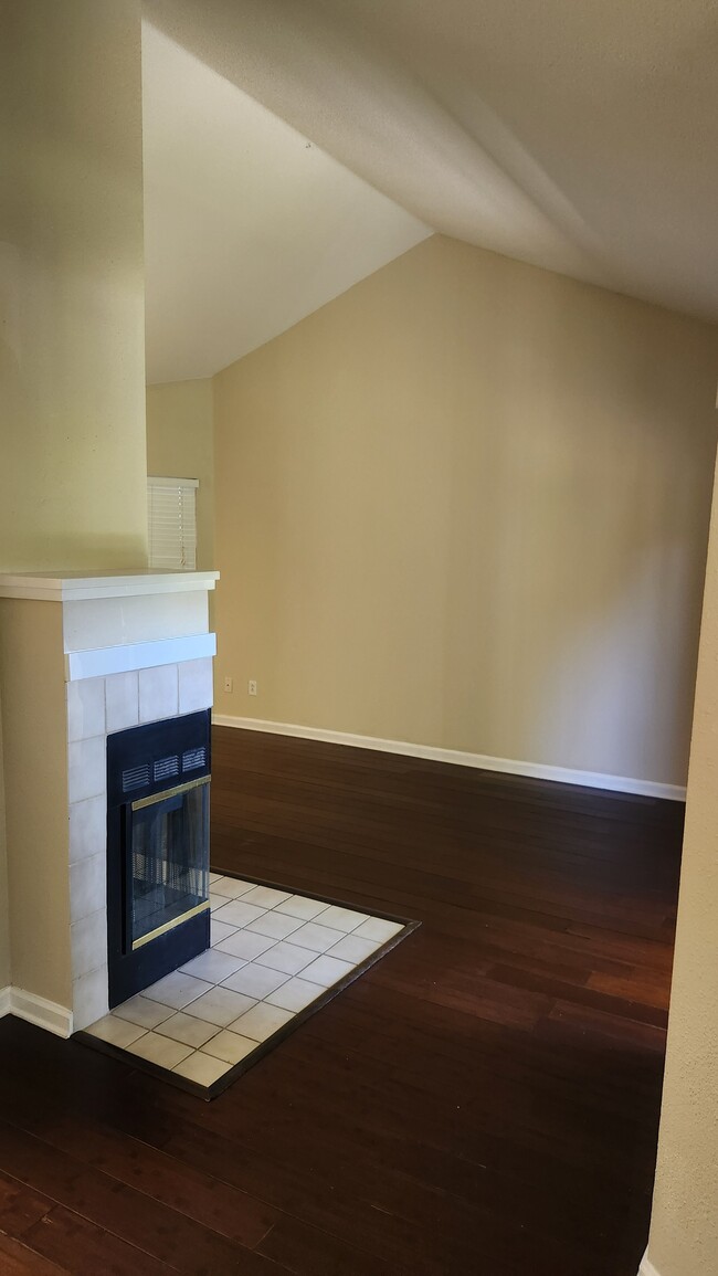 Building Photo - 8170 Mountain View Dr