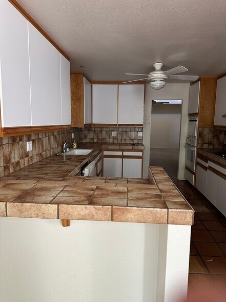 Building Photo - 909 Alvarado Ave
