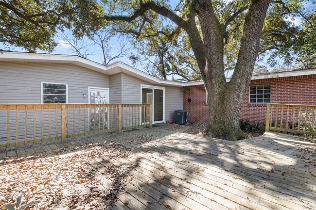 Building Photo - Charming 3-Bedroom Home in the Heart of Ocean Springs!