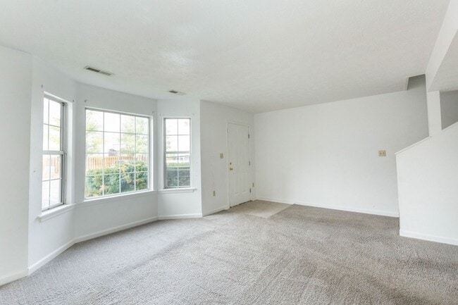 Building Photo - 3 Bed, 2.5 Bath, Townhome in Inwood, WV