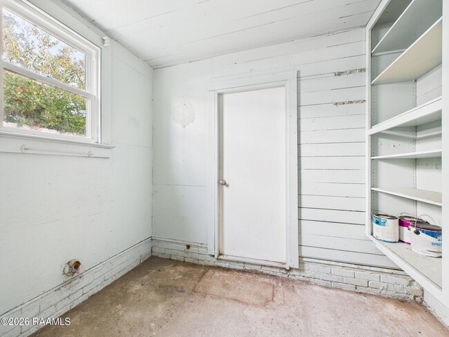 Building Photo - 528 St Julien Ave