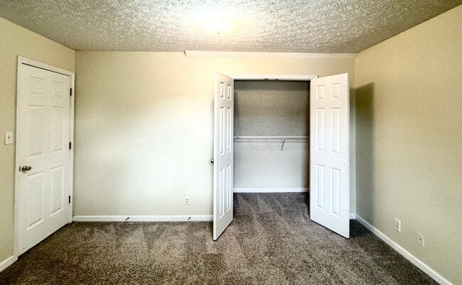 Building Photo - 726 Shetland Dr
