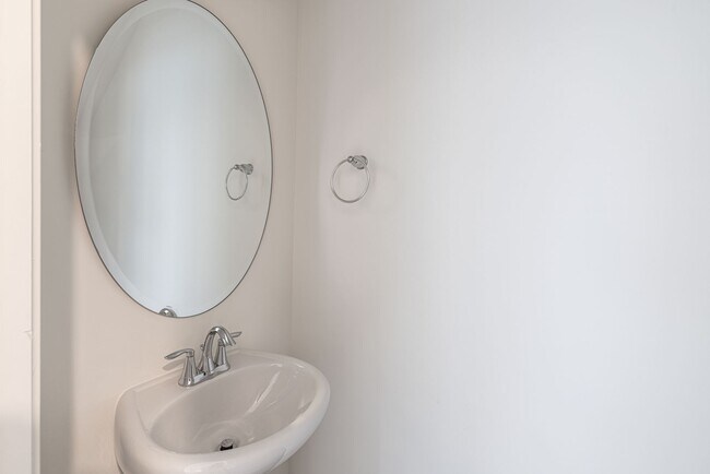 Building Photo - 436 Kinnerton Pl