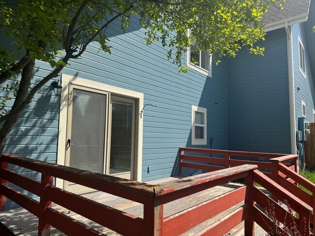 Building Photo - 201 Grandview Way