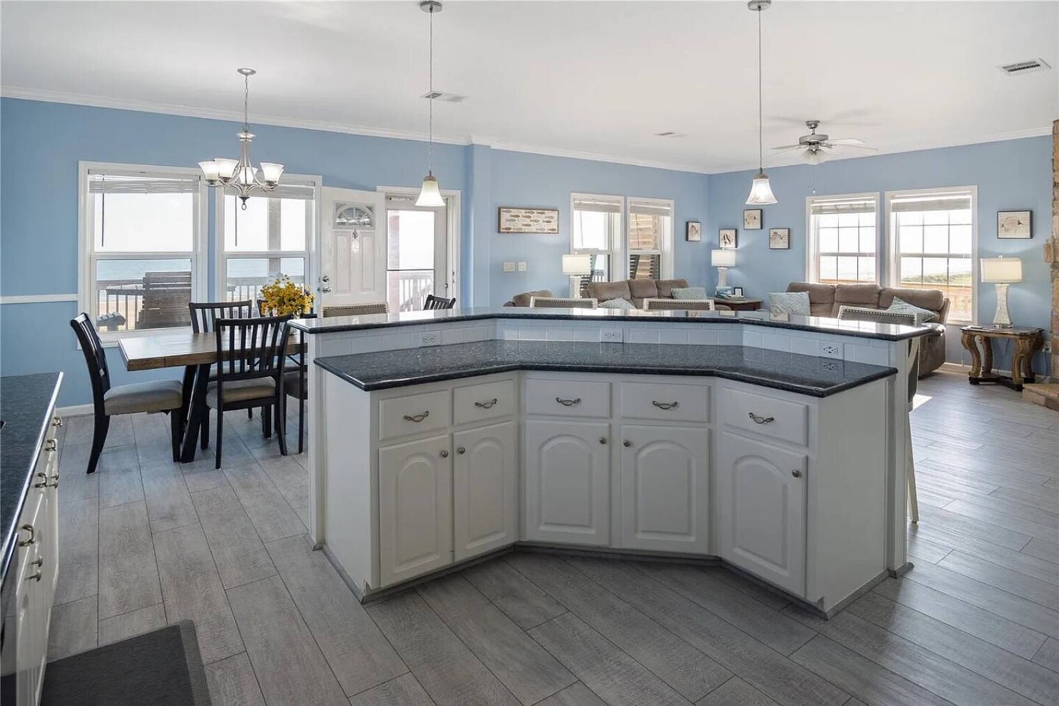 Building Photo - 975 Dolly St