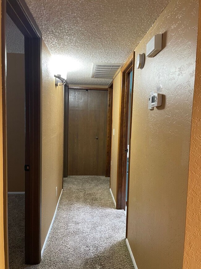 Building Photo - OWNER'S SUMMER SPECIAL-$300 OFF first 3 months! Sparkling Pool Home!