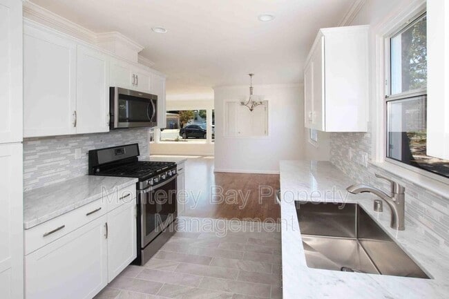 Building Photo - 12 Lilac St