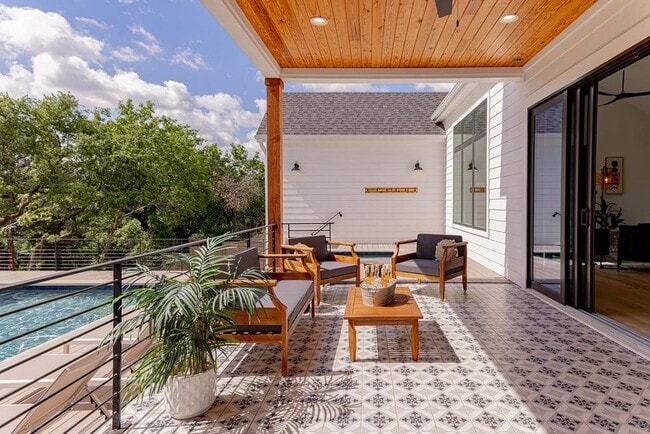 Building Photo - 1201 Canyon Edge Dr