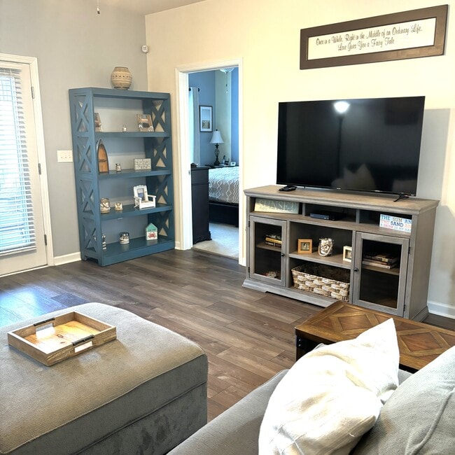 Building Photo - 6253 Catalina Dr