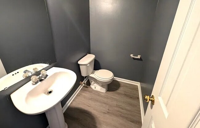 Building Photo - Completely remodeled gem located in the he...