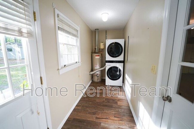 Building Photo - 803 Kings Rd