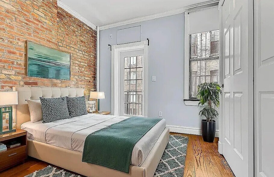 Building Photo - 248 Mott St