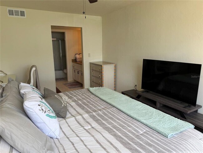 Building Photo - 618 Bird Bay Dr S