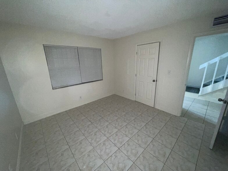 Building Photo - 5953 NW 25th Ct