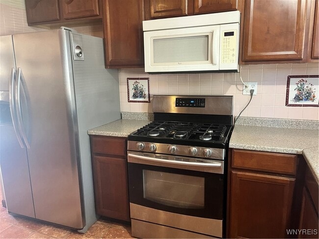 Building Photo - 206 Hillcrest Dr