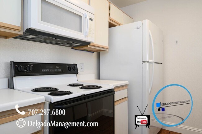 Building Photo - Glen Cove! Large one bedroom