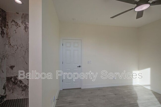 Building Photo - 212 2nd Ave E