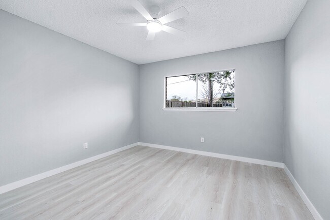 Building Photo - 3610 Brier Gardens Dr