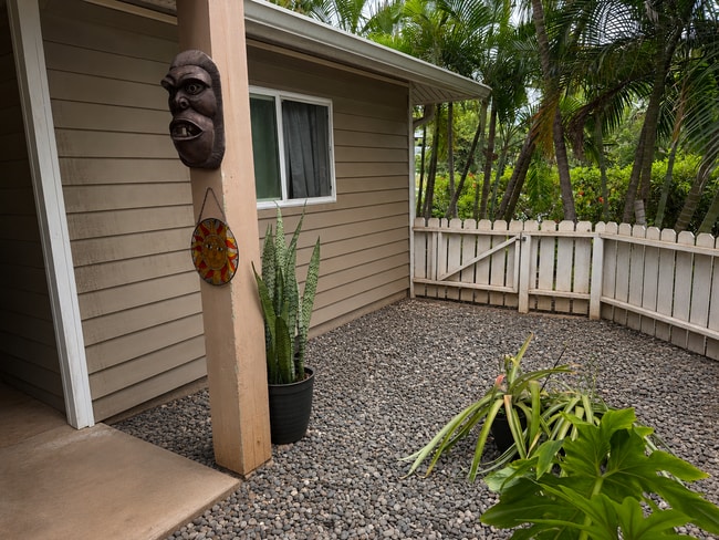 Building Photo - Central Maui - 3 bedroom, 2 bath condo, 5 min from hospital, Kaiser & gov't facilities
