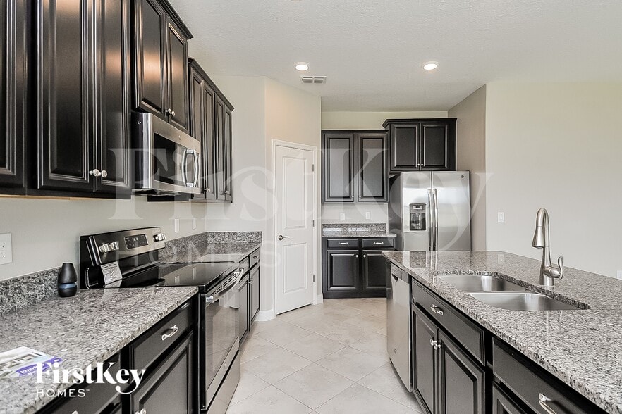 Building Photo - 9823 Ivory Dr