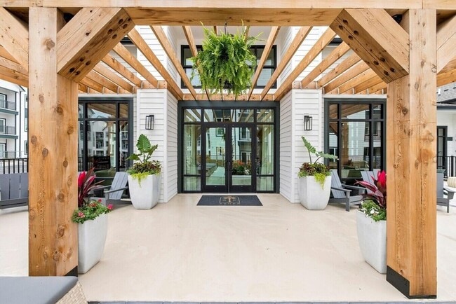 Building Photo - 3812 W Montague Ave