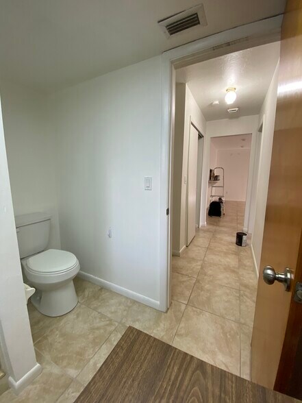 Building Photo - 513 SE 24th Ave