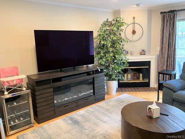 Building Photo - 1404 Pondcrest Ln