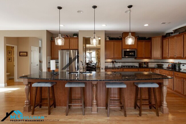 Building Photo - 913 Beech Glen Dr