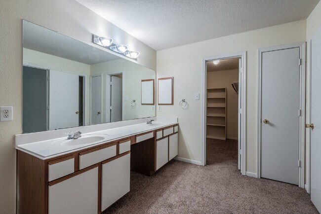 Building Photo - 5007 Oak Stand Ct