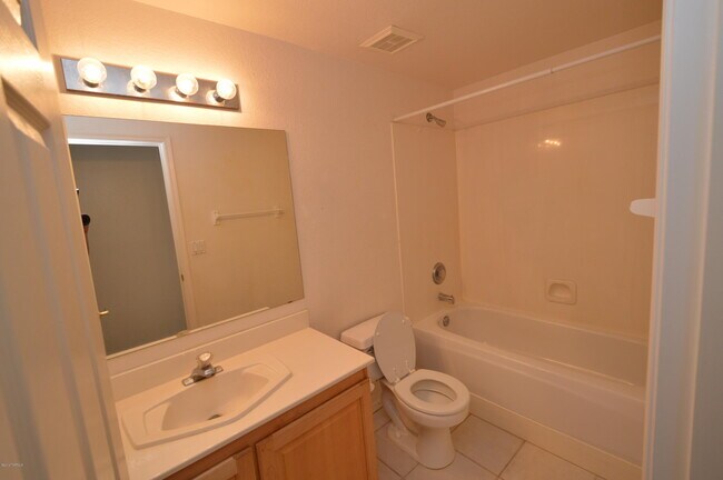 Building Photo - 65 N Shadow Creek Pl