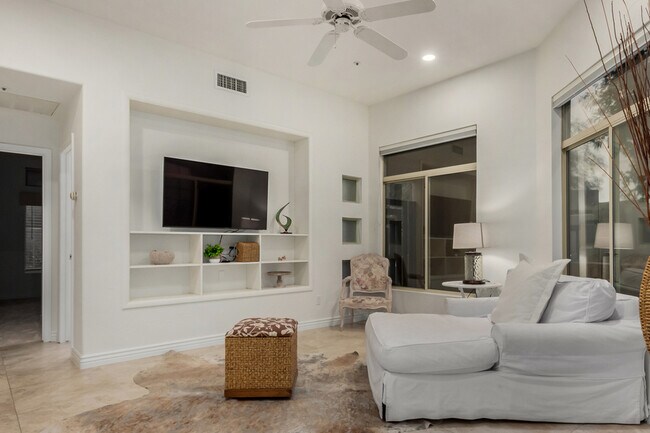 Building Photo - 6711 E Camelback Rd