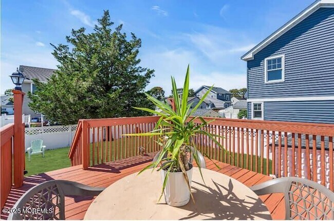 Building Photo - 321 16th Ave