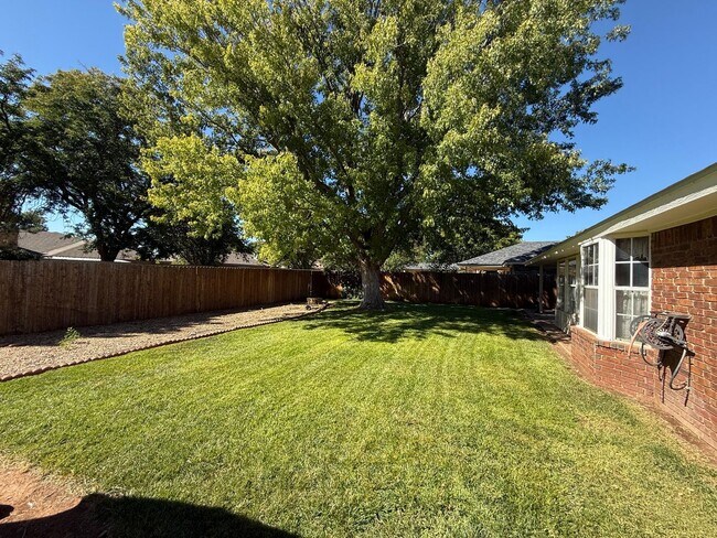 Building Photo - Beautiful 4 Bedroom Home Located in the Zi...