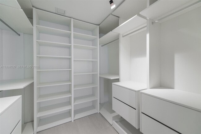 Building Photo - 700 NE 24th St