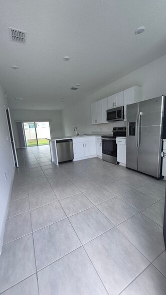 Building Photo - 3064 Skyline Lp