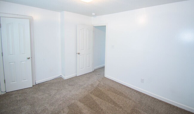 Building Photo - 102 Springwood Dr