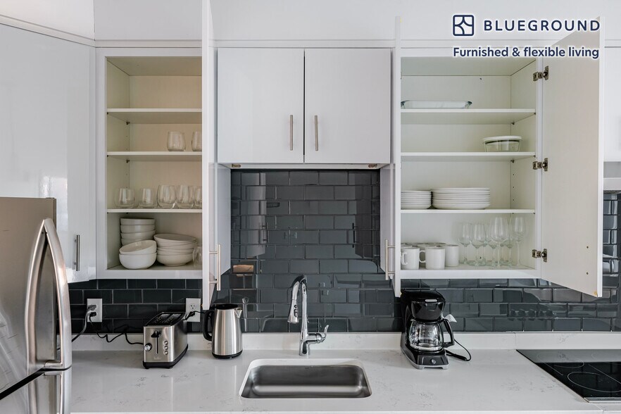 Building Photo - 10 Essex St