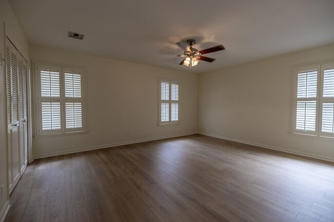 Building Photo - Two bedroom two and a half bath across from Mobile Bay!