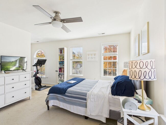 Building Photo - 7016 Tulane Ave