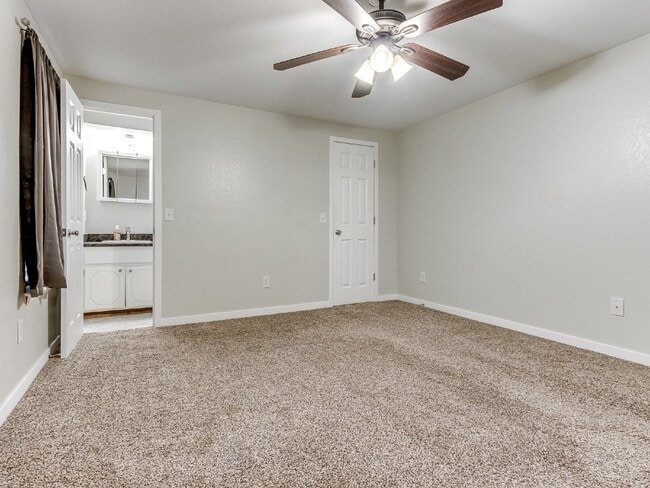 Building Photo - Super clean and updated!