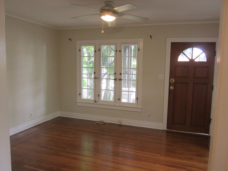 Front room (looking towards street) - 502 N Vista St