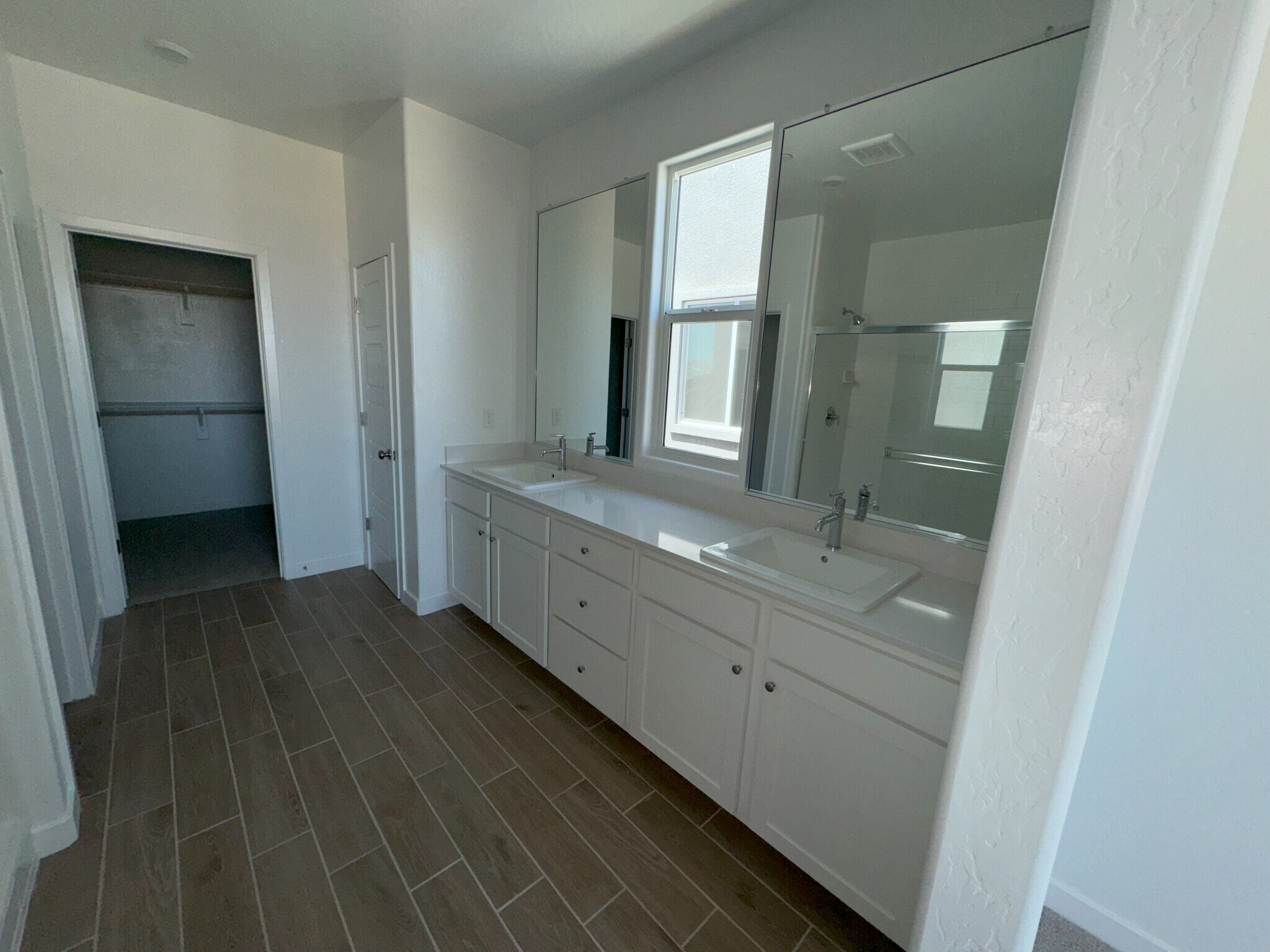 Building Photo - 1053 Traverse Dr S