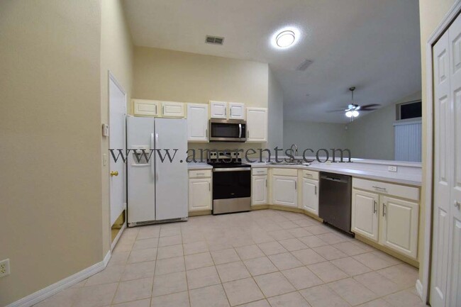 Building Photo - Delightful 3 bedroom house in Davenport