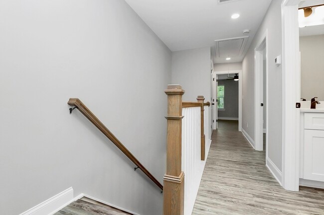 Building Photo - 915 Yellowstone Dr