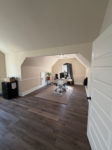 Frog attached to Master - 206 Heights Ave