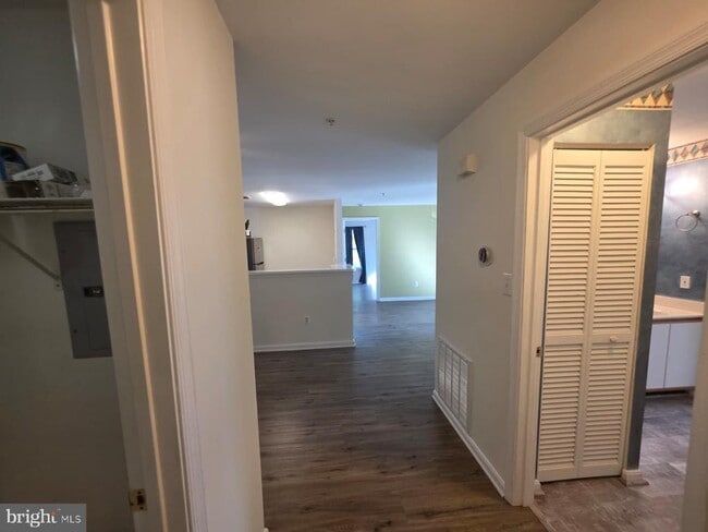 Building Photo - 1055 Gardenview Loop