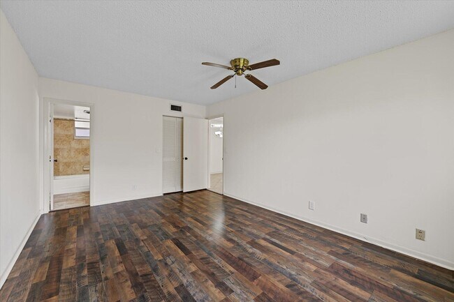 Building Photo - 719 Lori Dr