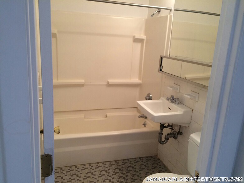 Building Photo - 50 Evergreen St