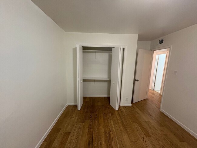 Building Photo - Charming & Updated Condo in Prime Austin Location!