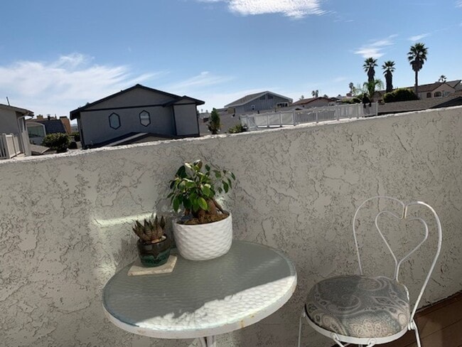 Building Photo - Coastal Living at Its Best | 3 Bed + 2 Bat...
